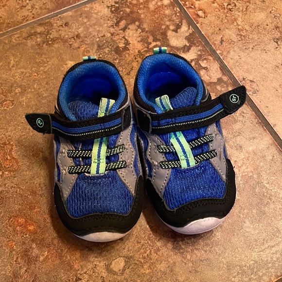 Stride Rite Sneakers - Picture 1 of 1